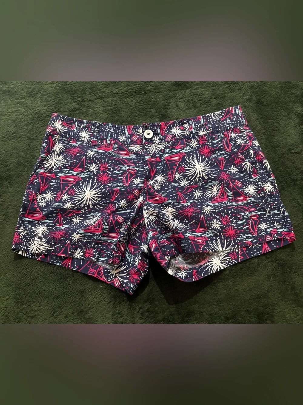 Lilly Pulitzer Sparks Fly Callahan Shorts RARE size 12 Holy Grail Celebrate USA - Picture 1 of 3